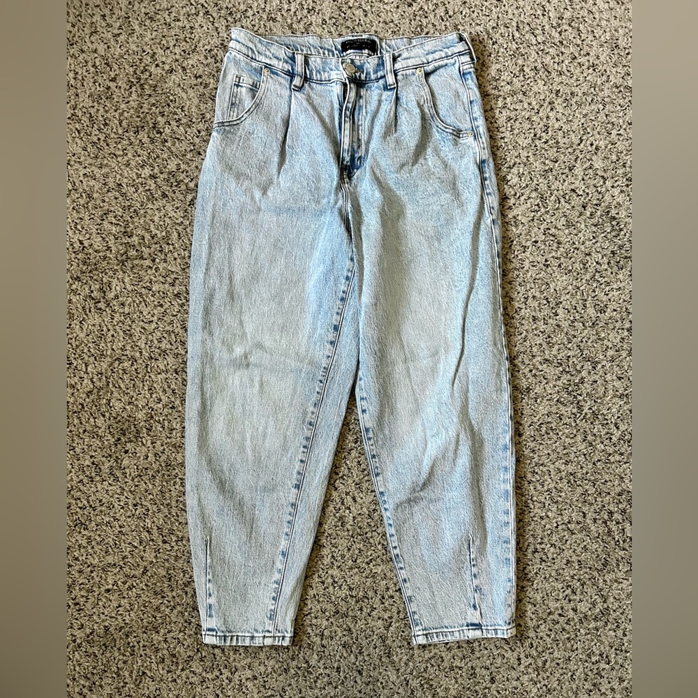 Banana Republic High-Rise Ballon Jeans - Size 29/8 - Used Like New - Light Wash
